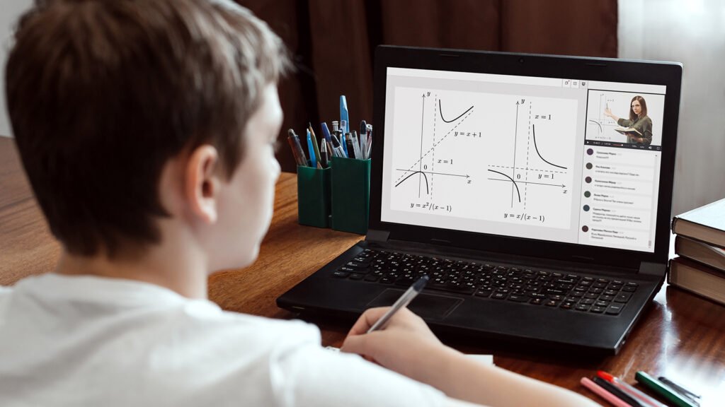 Student attending an online Maths lesson with an expert tutor from Geopo Maths
